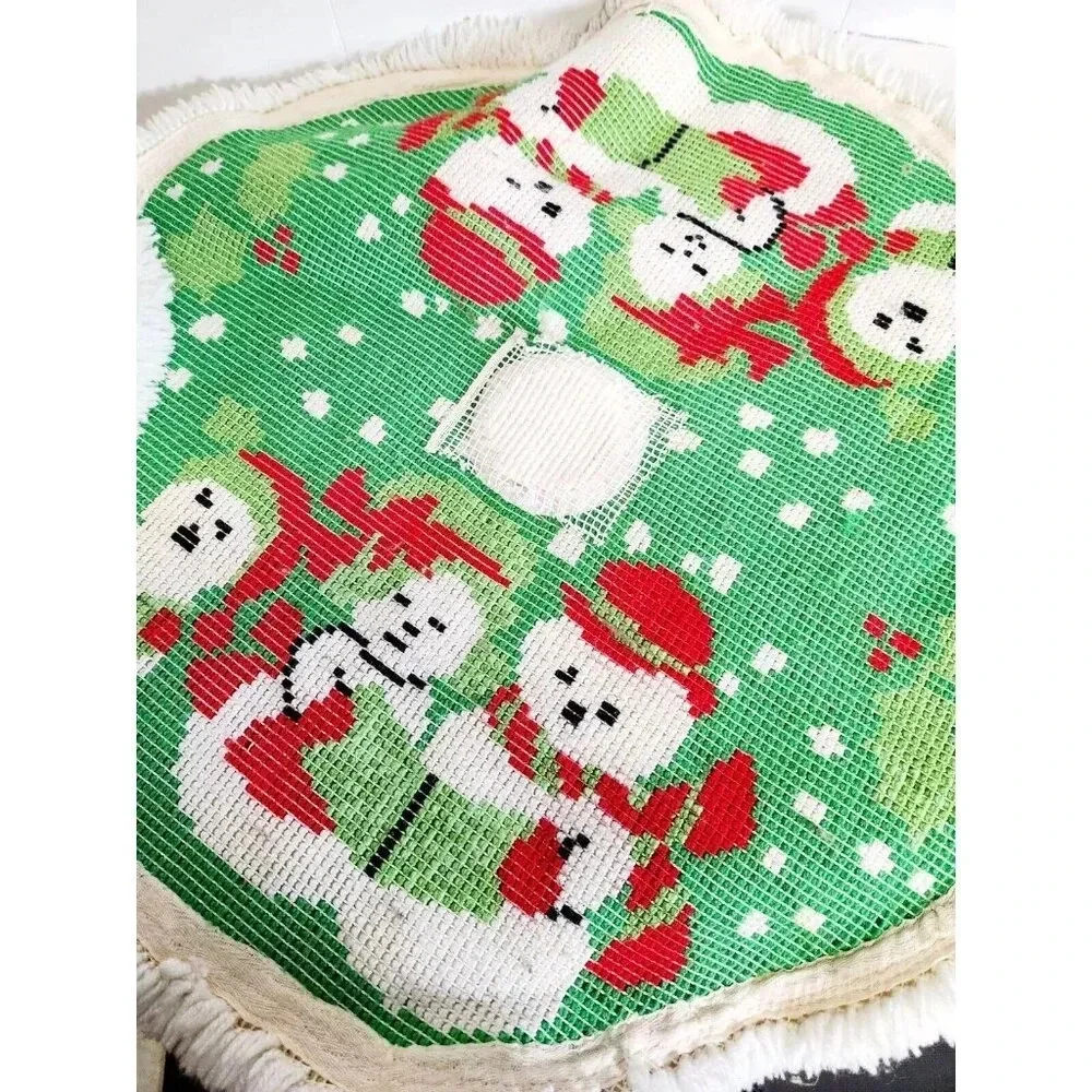 Vintage Latch Hook Rug Handmade Christmas Tree Skirt Snowman Family 40”